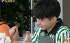 王俊凯吃瓜娱乐视频下载,揭秘明星幕后趣事