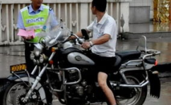 骑摩托车,摩托车骑行攻略与安全指南