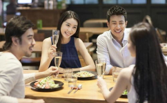 娱乐吃瓜酱带朋友去旅行,畅游人间烟火